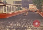 Standbild Pferd Reiter Mexico City Mexiko, 1975, aus Sekunde 20 historischem Filmmaterial Videoclip 65675039479