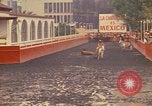 Standbild Pferd Reiter Mexico City Mexiko, 1975, aus Sekunde 21 historischem Filmmaterial Videoclip 65675039479