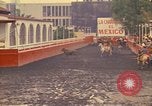 Standbild Pferd Reiter Mexico City Mexiko, 1975, aus Sekunde 26 historischem Filmmaterial Videoclip 65675039479