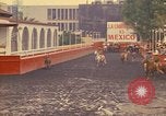 Standbild Pferd Reiter Mexico City Mexiko, 1975, aus Sekunde 29 historischem Filmmaterial Videoclip 65675039479