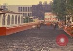 Standbild Pferd Reiter Mexico City Mexiko, 1975, aus Sekunde 45 historischem Filmmaterial Videoclip 65675039479