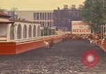 Standbild Pferd Reiter Mexico City Mexiko, 1975, aus Sekunde 53 historischem Filmmaterial Videoclip 65675039479