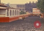 Standbild Pferd Reiter Mexico City Mexiko, 1975, aus Sekunde 54 historischem Filmmaterial Videoclip 65675039479