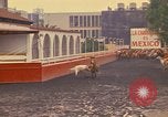 Standbild Pferd Reiter Mexico City Mexiko, 1975, aus Sekunde 55 historischem Filmmaterial Videoclip 65675039479