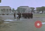 Image peloton de la garde du palais Jakarta Indonésie, 1964, de la seconde 22 séquences d'archives historiques vidéo 65675039483