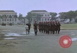 Image peloton de la garde du palais Jakarta Indonésie, 1964, de la seconde 26 séquences d'archives historiques vidéo 65675039483