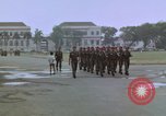 Image peloton de la garde du palais Jakarta Indonésie, 1964, de la seconde 27 séquences d'archives historiques vidéo 65675039483