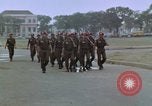 Image peloton de la garde du palais Jakarta Indonésie, 1964, de la seconde 32 séquences d'archives historiques vidéo 65675039483