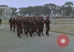 Image peloton de la garde du palais Jakarta Indonésie, 1964, de la seconde 33 séquences d'archives historiques vidéo 65675039483