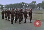 Image peloton de la garde du palais Jakarta Indonésie, 1964, de la seconde 35 séquences d'archives historiques vidéo 65675039483