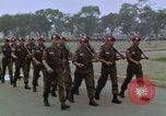 Image peloton de la garde du palais Jakarta Indonésie, 1964, de la seconde 37 séquences d'archives historiques vidéo 65675039483