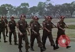 Image peloton de la garde du palais Jakarta Indonésie, 1964, de la seconde 38 séquences d'archives historiques vidéo 65675039483