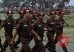 Image peloton de la garde du palais Jakarta Indonésie, 1964, de la seconde 41 séquences d'archives historiques vidéo 65675039483