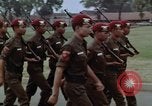 Image peloton de la garde du palais Jakarta Indonésie, 1964, de la seconde 42 séquences d'archives historiques vidéo 65675039483