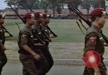 Image peloton de la garde du palais Jakarta Indonésie, 1964, de la seconde 43 séquences d'archives historiques vidéo 65675039483