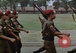 Image peloton de la garde du palais Jakarta Indonésie, 1964, de la seconde 44 séquences d'archives historiques vidéo 65675039483