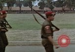 Image peloton de la garde du palais Jakarta Indonésie, 1964, de la seconde 47 séquences d'archives historiques vidéo 65675039483