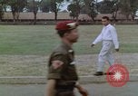 Image peloton de la garde du palais Jakarta Indonésie, 1964, de la seconde 49 séquences d'archives historiques vidéo 65675039483