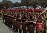 Image peloton de la garde du palais Jakarta Indonésie, 1964, de la seconde 58 séquences d'archives historiques vidéo 65675039483