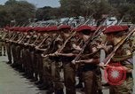 Image peloton de la garde du palais Jakarta Indonésie, 1964, de la seconde 62 séquences d'archives historiques vidéo 65675039483