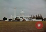 Image mosquée Masjid Agung Al-Azhar Jakarta Indonésie, 1964, de la seconde 24 séquences d'archives historiques vidéo 65675039490