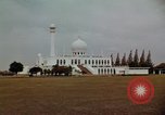 Image mosquée Masjid Agung Al-Azhar Jakarta Indonésie, 1964, de la seconde 28 séquences d'archives historiques vidéo 65675039490
