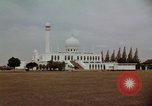 Image mosquée Masjid Agung Al-Azhar Jakarta Indonésie, 1964, de la seconde 30 séquences d'archives historiques vidéo 65675039490