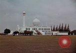 Image mosquée Masjid Agung Al-Azhar Jakarta Indonésie, 1964, de la seconde 31 séquences d'archives historiques vidéo 65675039490