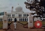 Image mosquée Masjid Agung Al-Azhar Jakarta Indonésie, 1964, de la seconde 58 séquences d'archives historiques vidéo 65675039490
