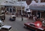 Immagine di La circolazione di Giacarta area dello shopping Jakarta Indonesia, 1964, secondo 3 filmato di repertorio 65675039494