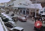 Immagine di La circolazione di Giacarta area dello shopping Jakarta Indonesia, 1964, secondo 7 filmato di repertorio 65675039494