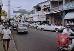 Immagine di La circolazione di Giacarta area dello shopping Jakarta Indonesia, 1964, secondo 13 filmato di repertorio 65675039494