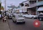 Immagine di La circolazione di Giacarta area dello shopping Jakarta Indonesia, 1964, secondo 15 filmato di repertorio 65675039494