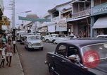 Immagine di La circolazione di Giacarta area dello shopping Jakarta Indonesia, 1964, secondo 19 filmato di repertorio 65675039494