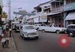 Immagine di La circolazione di Giacarta area dello shopping Jakarta Indonesia, 1964, secondo 20 filmato di repertorio 65675039494