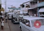 Immagine di La circolazione di Giacarta area dello shopping Jakarta Indonesia, 1964, secondo 22 filmato di repertorio 65675039494