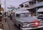 Immagine di La circolazione di Giacarta area dello shopping Jakarta Indonesia, 1964, secondo 26 filmato di repertorio 65675039494