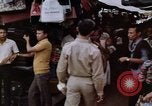 Immagine di La circolazione di Giacarta area dello shopping Jakarta Indonesia, 1964, secondo 28 filmato di repertorio 65675039494