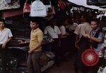 Immagine di La circolazione di Giacarta area dello shopping Jakarta Indonesia, 1964, secondo 33 filmato di repertorio 65675039494