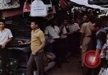 Immagine di La circolazione di Giacarta area dello shopping Jakarta Indonesia, 1964, secondo 35 filmato di repertorio 65675039494