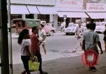 Immagine di La circolazione di Giacarta area dello shopping Jakarta Indonesia, 1964, secondo 40 filmato di repertorio 65675039494