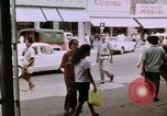 Immagine di La circolazione di Giacarta area dello shopping Jakarta Indonesia, 1964, secondo 41 filmato di repertorio 65675039494