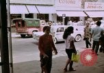 Immagine di La circolazione di Giacarta area dello shopping Jakarta Indonesia, 1964, secondo 42 filmato di repertorio 65675039494