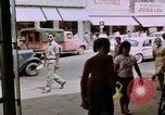 Immagine di La circolazione di Giacarta area dello shopping Jakarta Indonesia, 1964, secondo 43 filmato di repertorio 65675039494