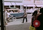 Immagine di La circolazione di Giacarta area dello shopping Jakarta Indonesia, 1964, secondo 44 filmato di repertorio 65675039494