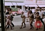 Immagine di La circolazione di Giacarta area dello shopping Jakarta Indonesia, 1964, secondo 46 filmato di repertorio 65675039494