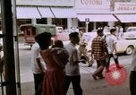 Immagine di La circolazione di Giacarta area dello shopping Jakarta Indonesia, 1964, secondo 52 filmato di repertorio 65675039494