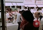 Immagine di La circolazione di Giacarta area dello shopping Jakarta Indonesia, 1964, secondo 53 filmato di repertorio 65675039494