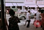 Immagine di La circolazione di Giacarta area dello shopping Jakarta Indonesia, 1964, secondo 55 filmato di repertorio 65675039494