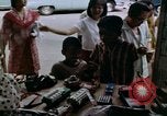 Immagine di La circolazione di Giacarta area dello shopping Jakarta Indonesia, 1964, secondo 62 filmato di repertorio 65675039494
